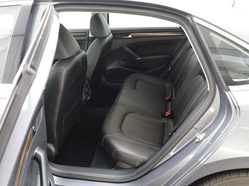 Used 2022 Volkswagen Passat 2.0T FWD image 14