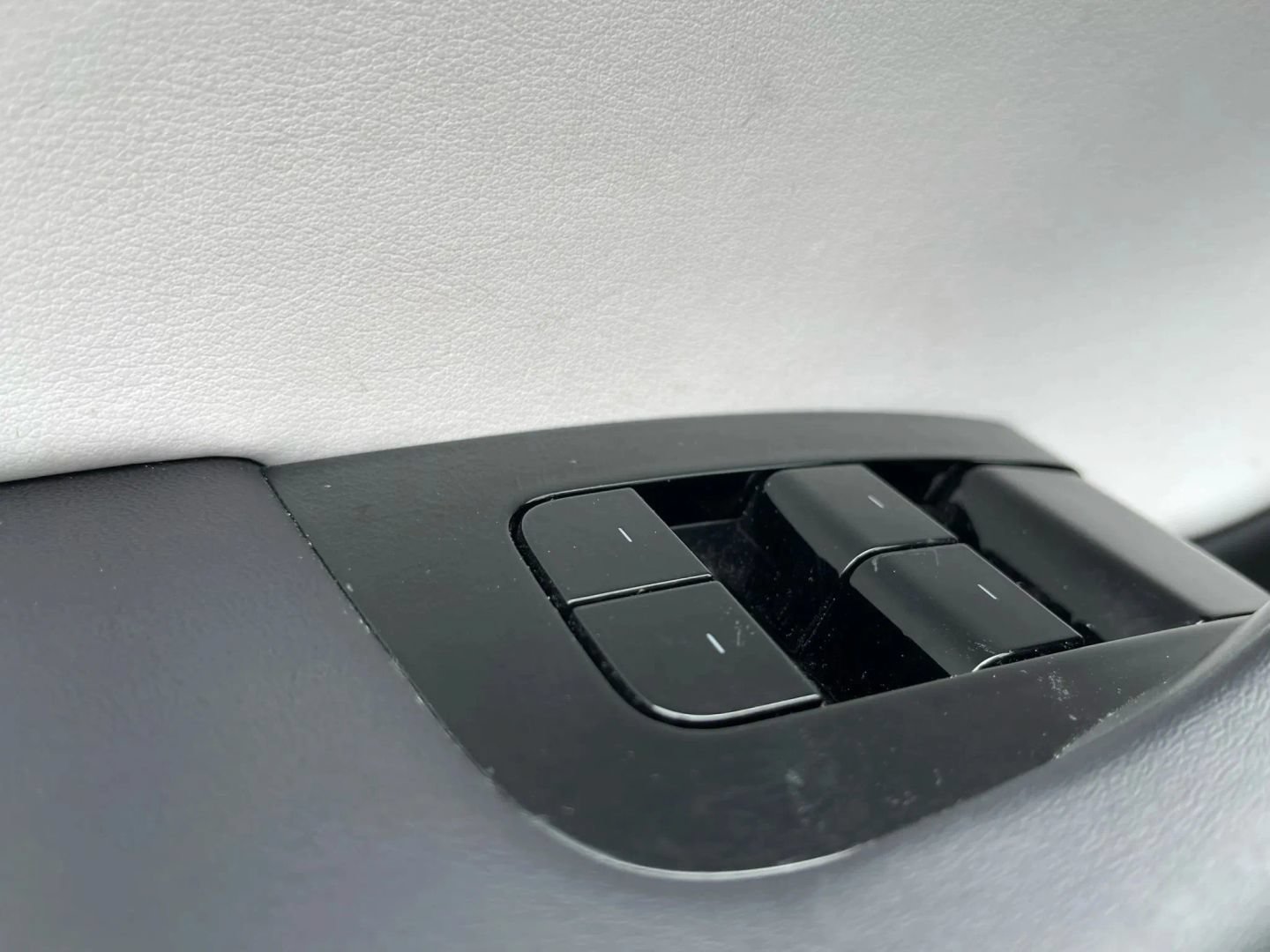 Used 2020 Tesla Model 3 Standard Range RWD image 23