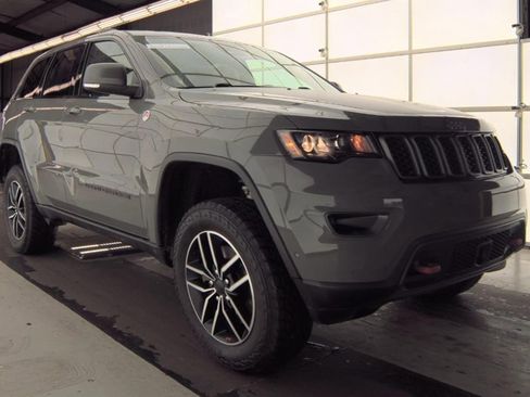 Used 2021 Jeep Grand Cherokee Trailhawk image 2