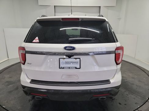 Used 2018 Ford Explorer XLT w/ Equipment Group 202A image 8