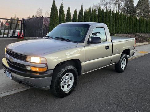 Used 2001 Chevrolet Silverado 1500 4x4 Regular Cab w/ Firm Ride Suspension Pkg image 1