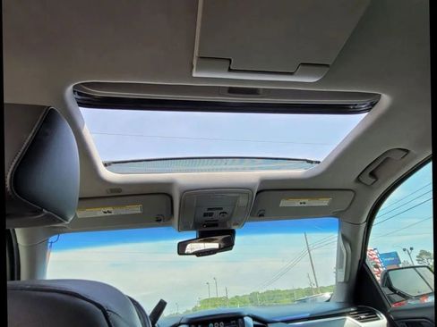 Used 2015 Chevrolet Suburban LT AWD/4WD image 18