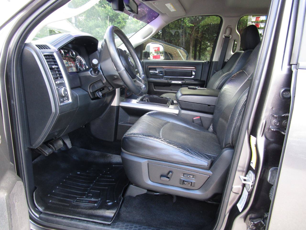 Used 2015 RAM 2500 Laramie w/ Convenience Group AWD/4WD image 17