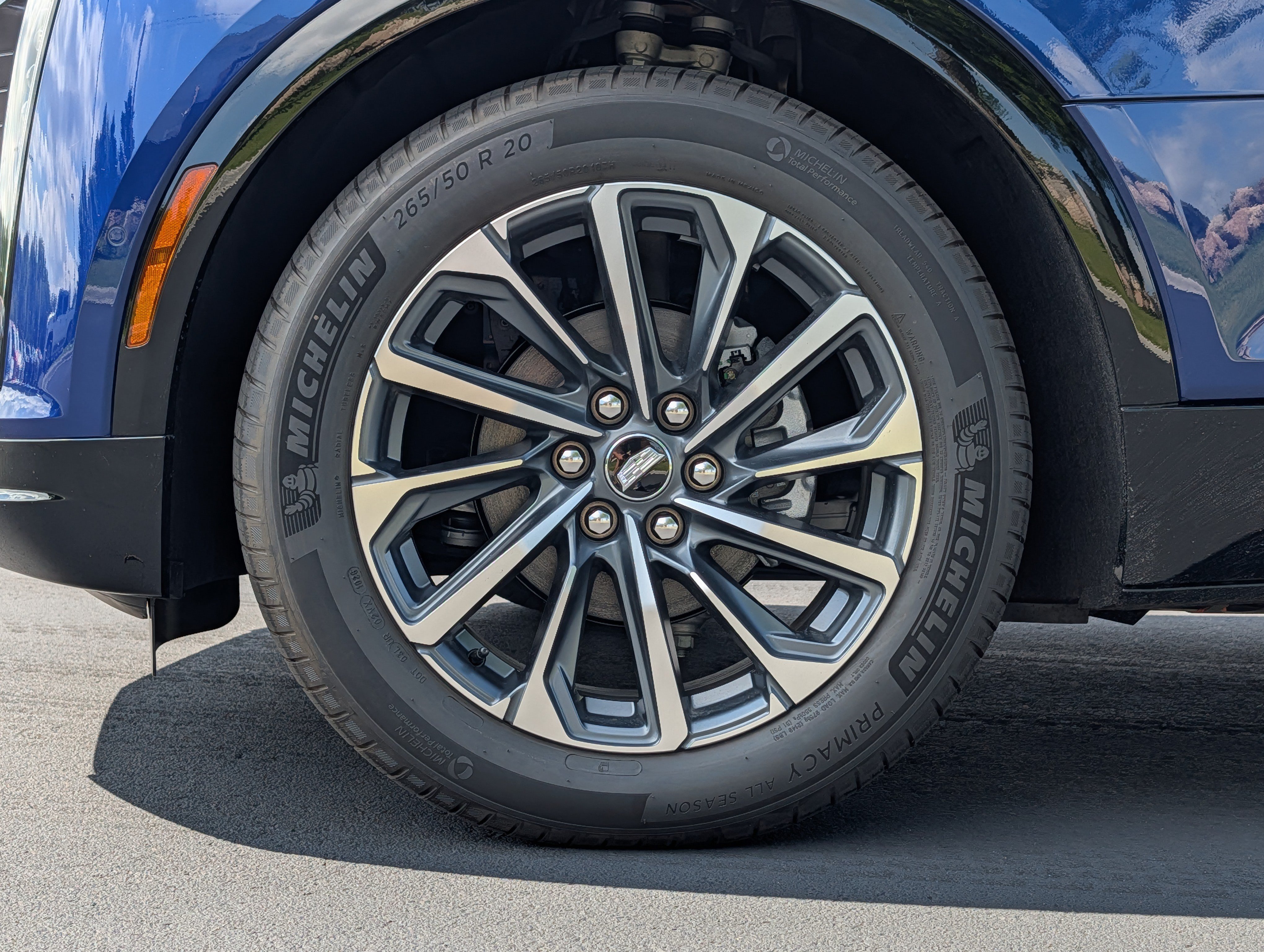 Used 2026 Cadillac Lyriq Premium Sport w/ LPO, Floor Liner Package AWD/4WD image 9