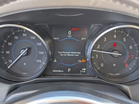 Used 2017 Jaguar XF Premium image 20