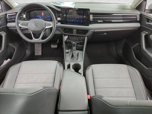 Used 2025 Volkswagen Jetta SE FWD image 17