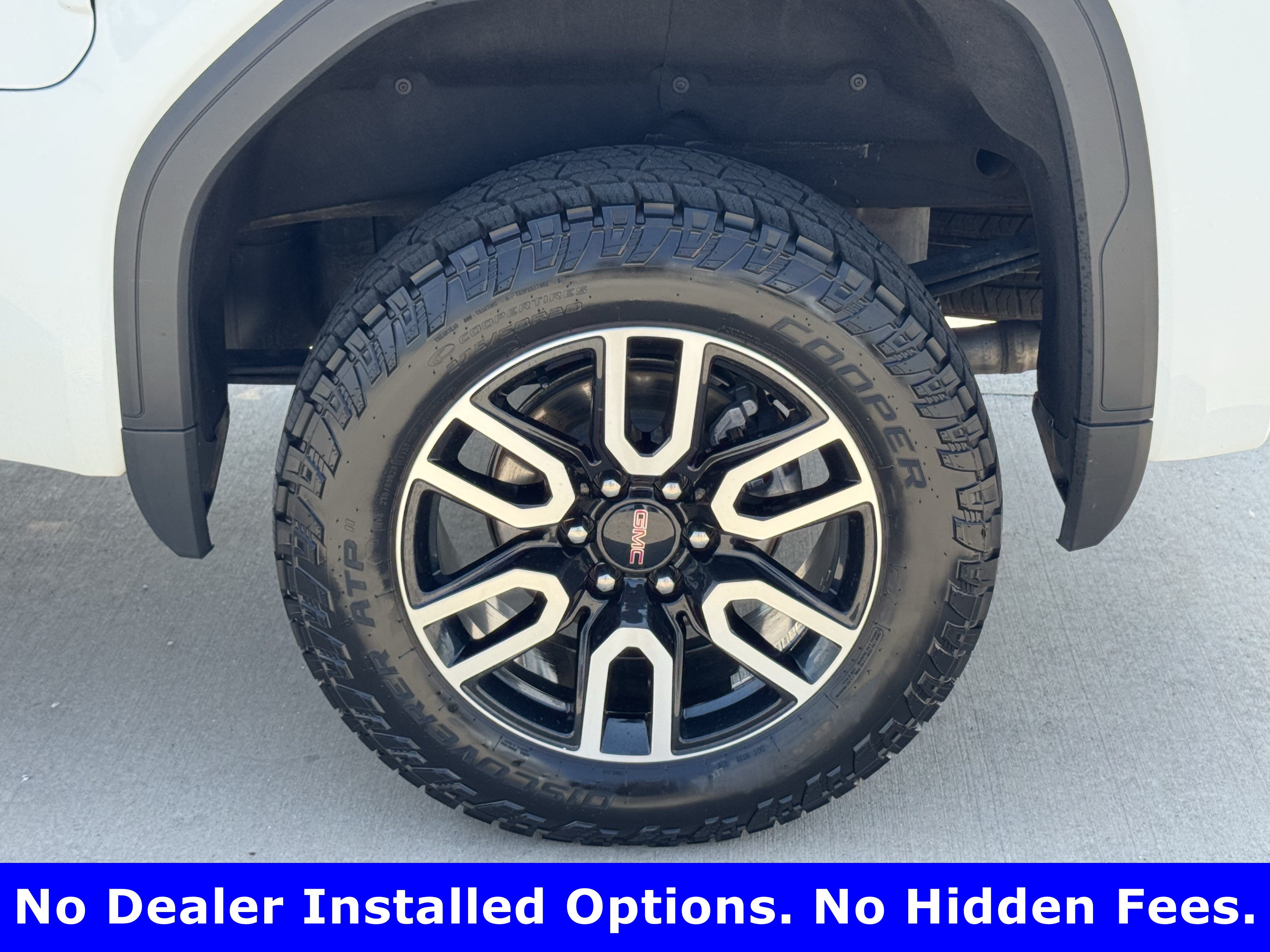 Used 2025 GMC Sierra 1500 AT4 w/ AT4 Premium Package AWD/4WD image 9