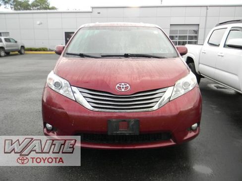 Used 2017 Toyota Sienna XLE w/ XLE Navigation Package AWD/4WD image 6