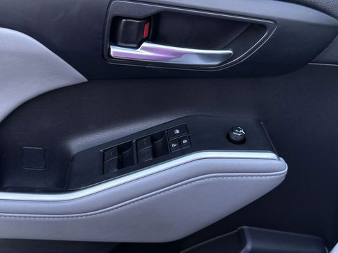 Used 2022 Toyota Highlander XLE image 15