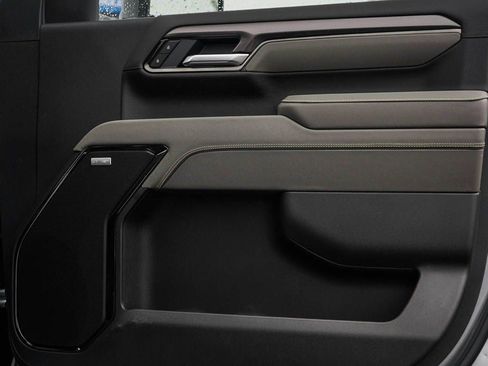 New 2026 Chevrolet Silverado 2500 ZR2 w/ LPO, Dark Essentials Package AWD/4WD image 8