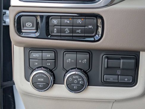New 2026 GMC Yukon XL Denali w/ Denali Reserve Package AWD/4WD image 18