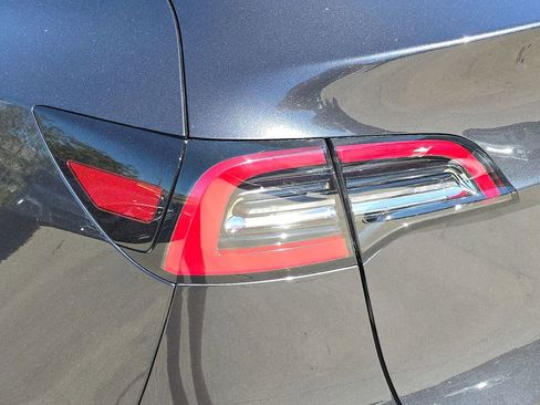 Used 2025 Tesla Model Y Long Range image 39