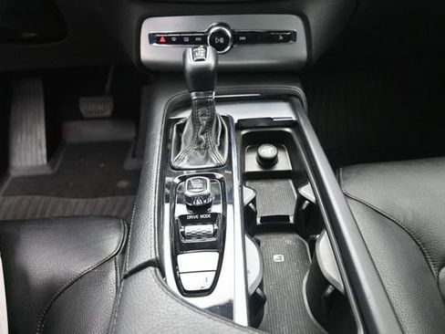 Used 2018 Volvo XC90 T5 Momentum FWD image 13