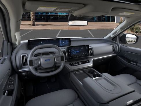 New 2025 Ford Expedition Active image 9