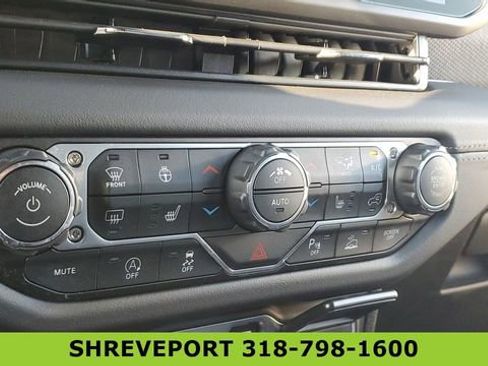 Used 2026 Jeep Wrangler Unlimited Rubicon AWD/4WD image 30