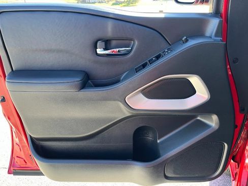 Used 2023 Nissan Frontier SV w/ SV Convenience Package image 6