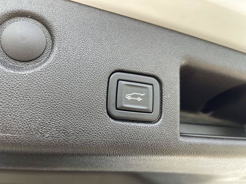 Used 2024 Chevrolet Equinox RS w/ LPO, Floor Liner Package FWD image 39
