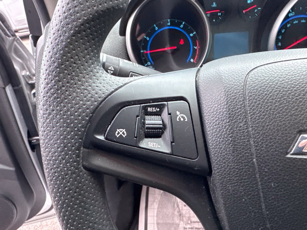 Used 2016 Chevrolet Cruze LT FWD image 17