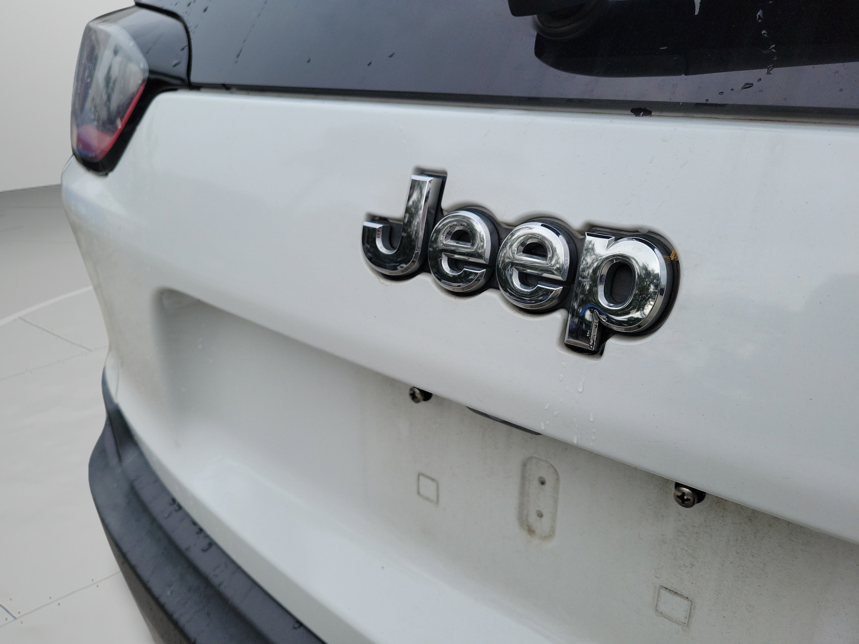 Used 2019 Jeep Cherokee Limited FWD image 32