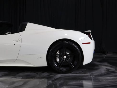 Used 2012 Ferrari 458 Spider RWD image 9