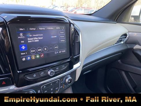 Used 2023 Chevrolet Traverse LT image 30