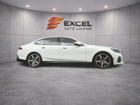Used 2024 BMW 530i xDrive w/ M Sport Package AWD/4WD image 59