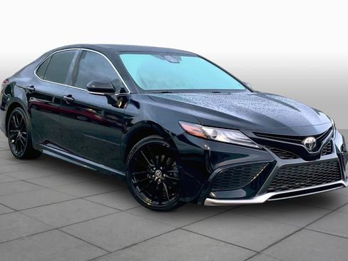 Used 2022 Toyota Camry XSE w/ Navigation Package FWD image 3