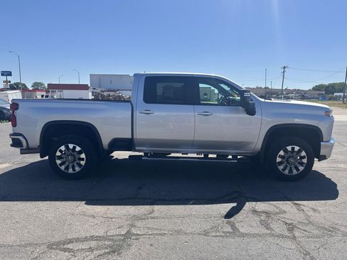 Used 2022 Chevrolet Silverado 2500 LT w/ Convenience Package AWD/4WD image 6