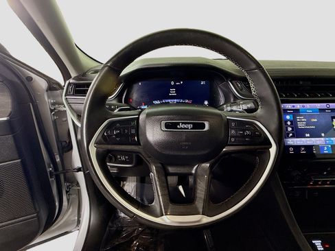 Used 2024 Jeep Grand Cherokee Limited image 13