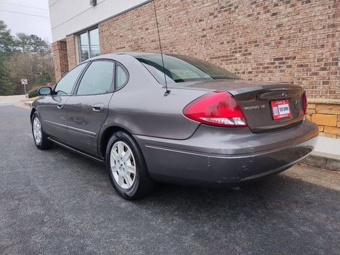 Used 2005 Ford Taurus SE image 3