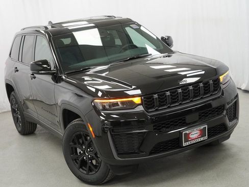 New 2026 Jeep Grand Cherokee Altitude AWD/4WD image 8