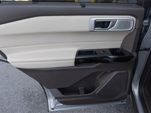 Used 2021 Ford Explorer Platinum w/ Equipment Group 601A image 16