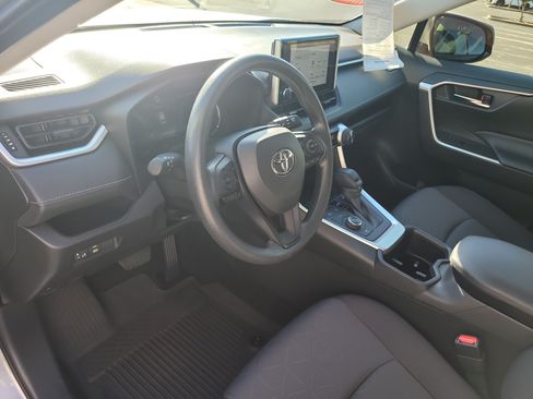 Used 2025 Toyota RAV4 XLE AWD/4WD image 20