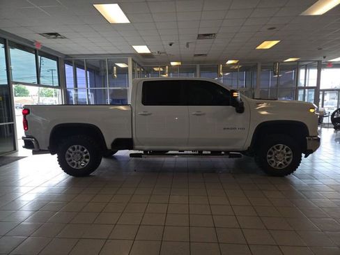 Used 2025 Chevrolet Silverado 2500 LT AWD/4WD image 9