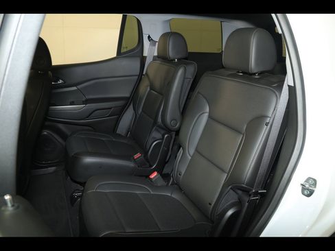 Used 2023 GMC Acadia SLT image 30