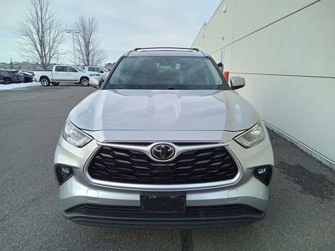 Used 2021 Toyota Highlander XLE image 4