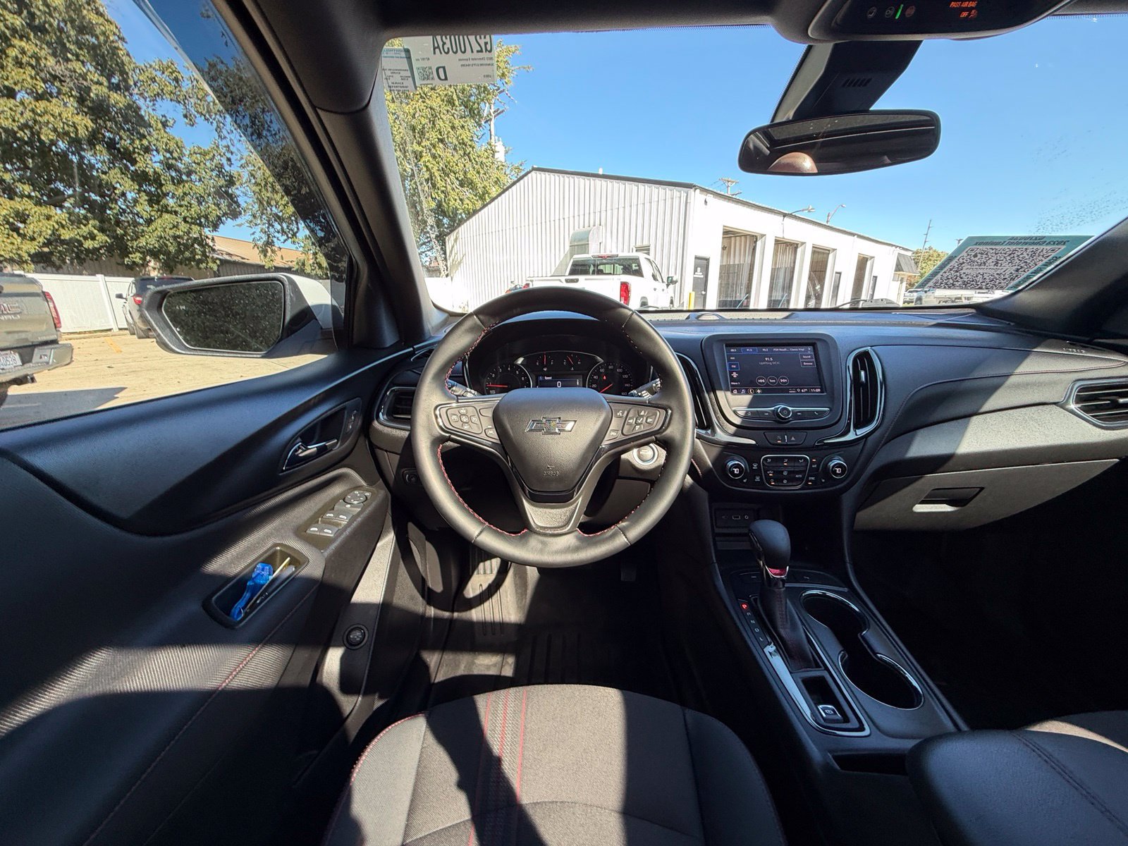 Used 2023 Chevrolet Equinox RS AWD/4WD image 2