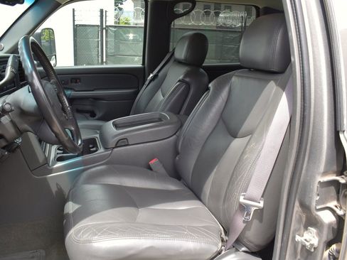 Used 2006 Chevrolet Silverado 2500 W/T AWD/4WD image 11