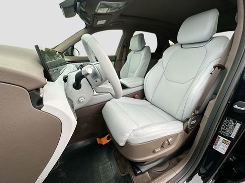 Certified 2026 Genesis GV70 2.5T Advanced image 16