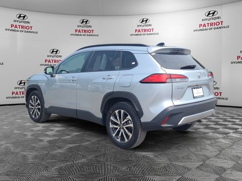 Used 2025 Toyota Corolla Cross XLE FWD image 5