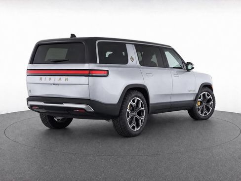 Used 2025 Rivian R1S Adventure AWD/4WD image 5
