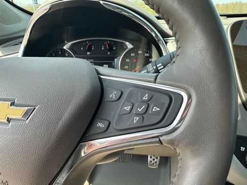 Used 2017 Chevrolet Malibu Premier w/ Premier Sun and Wheel Package FWD image 10