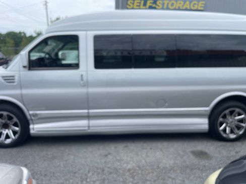 Used 2012 Chevrolet Express 2500 LT RWD image 4