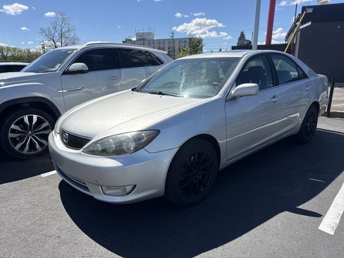Used 2005 Toyota Camry SE FWD image 1