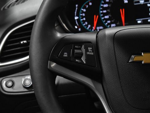 Used 2022 Chevrolet Trax LT w/ LT Convenience Package AWD/4WD image 10