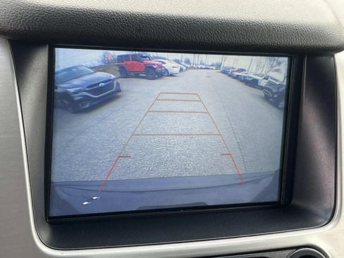 Used 2020 GMC Yukon SLE image 32