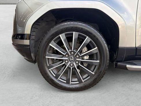 Used 2024 Lexus GX 550 w/ Accessory Package (Z1) image 23