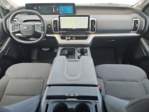 Used 2025 Ford Expedition Max Active AWD/4WD image 9