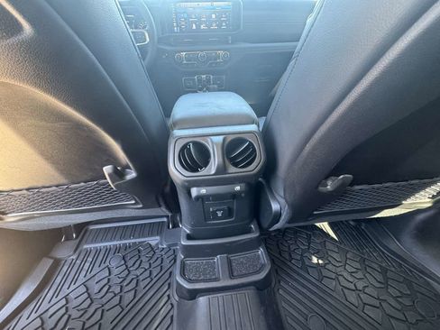 Used 2024 Jeep Wrangler Sahara image 21