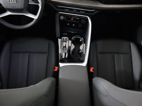 Used 2025 Audi Q5 Premium w/ Convenience Package image 18